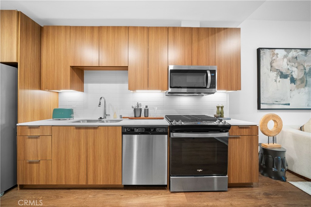 709 E Walnut Street 319