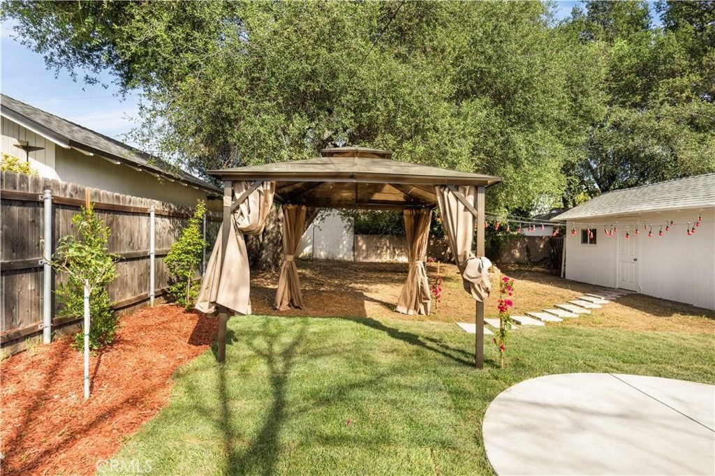 1166 N El Molino Avenue