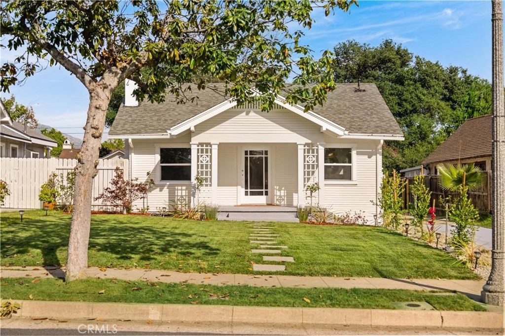 1166 N El Molino Avenue