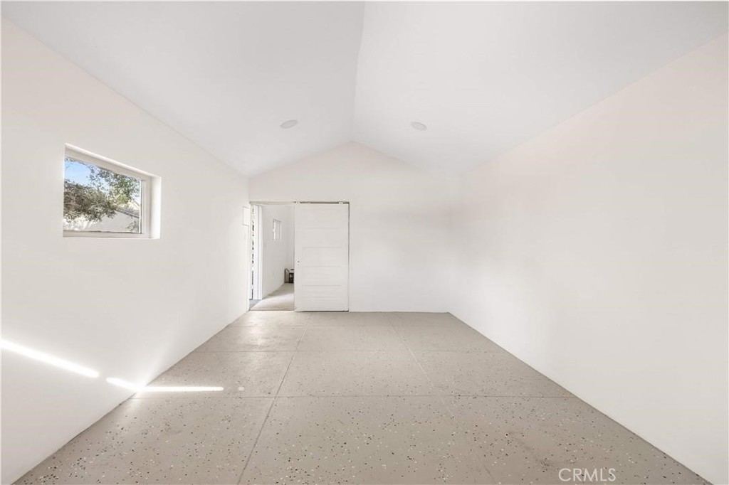 1166 N El Molino Avenue