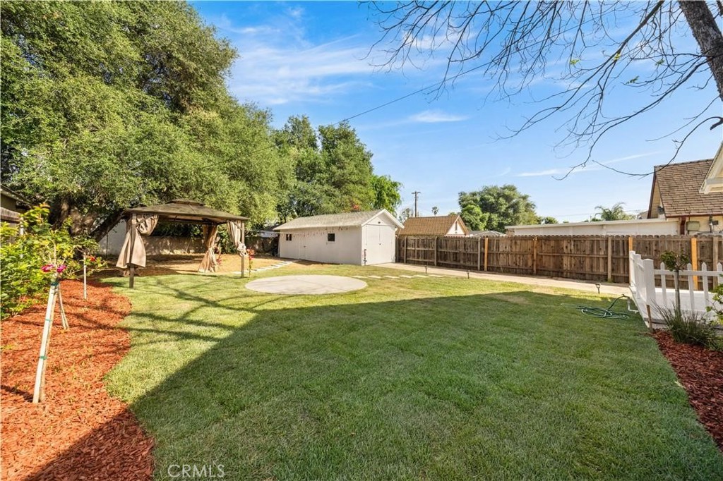 1166 N El Molino Avenue