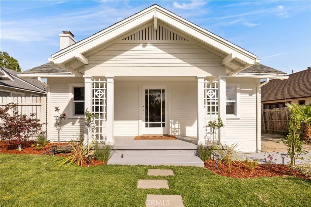 1166 N El Molino Avenue