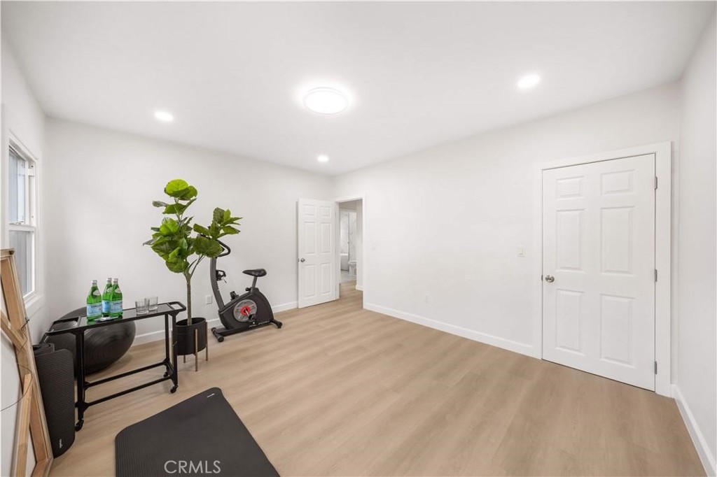 1166 N El Molino Avenue