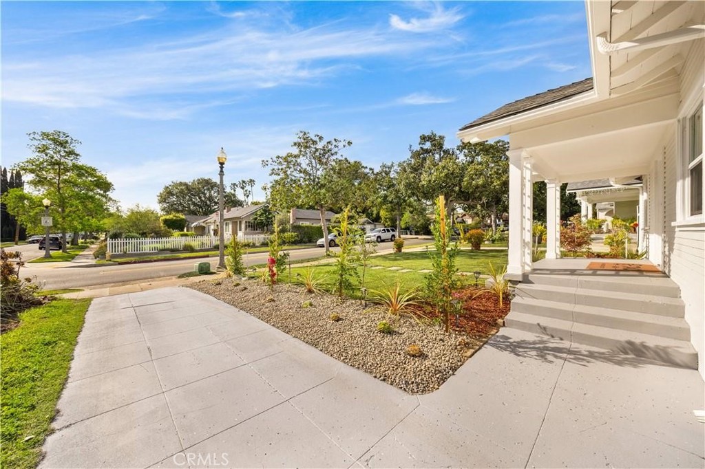 1166 N El Molino Avenue