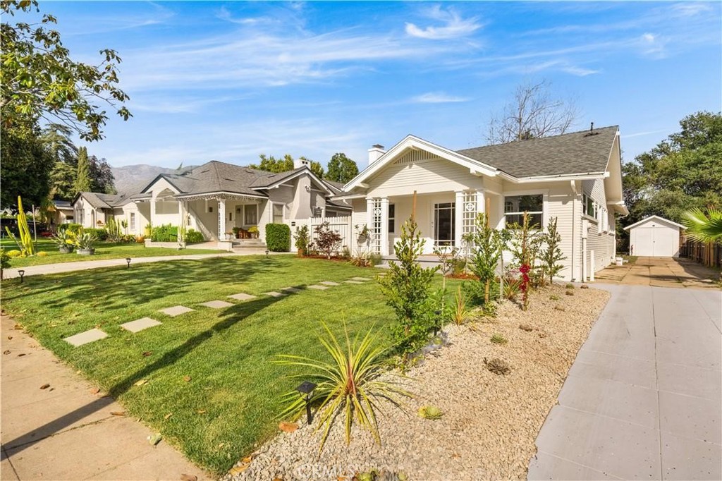 1166 N El Molino Avenue