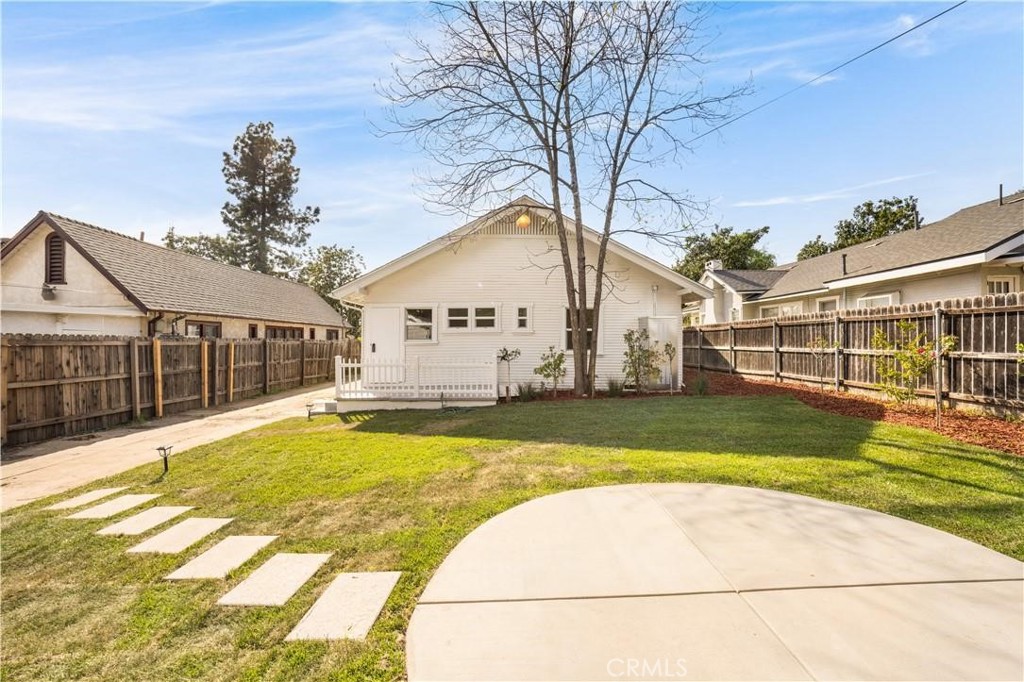 1166 N El Molino Avenue