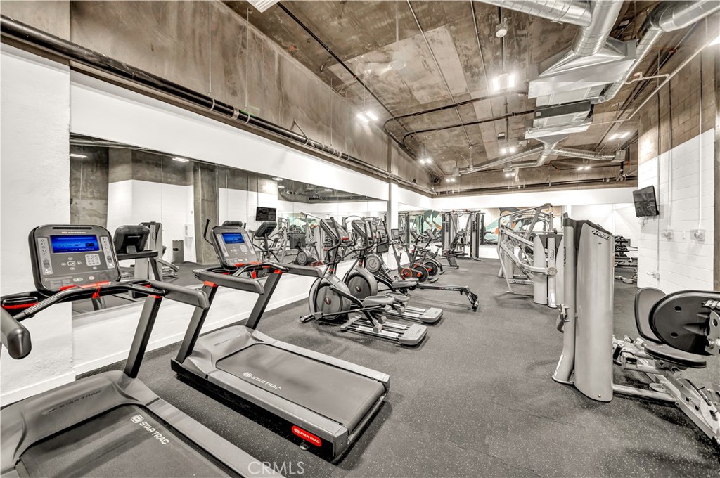 709 E Walnut Street 415