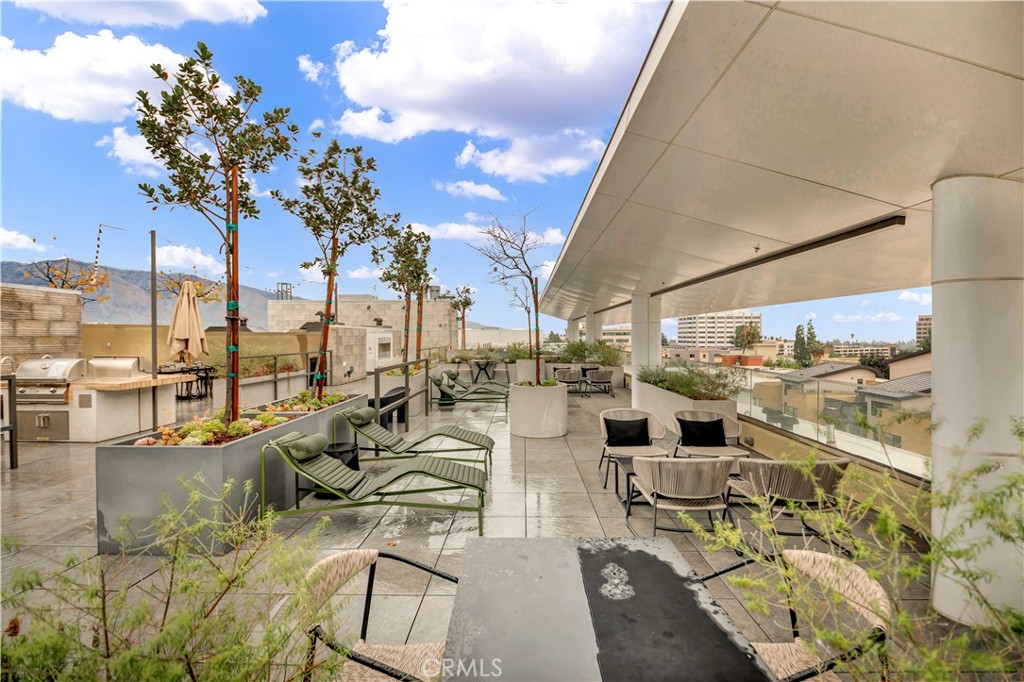 709 E Walnut Street 415