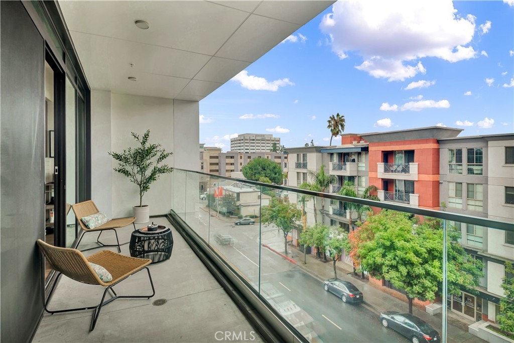 709 E Walnut Street 415