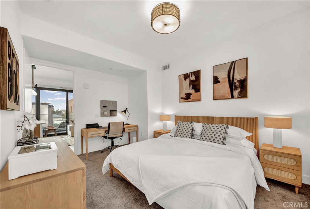 709 E Walnut Street 415