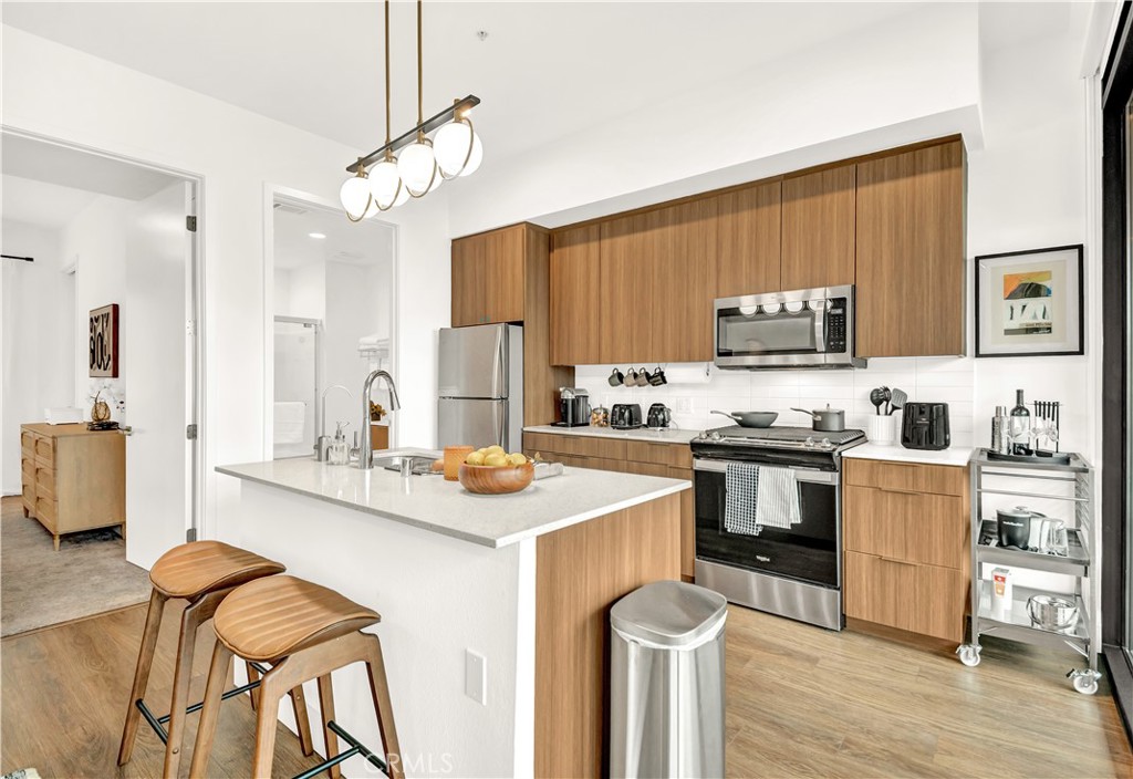 709 E Walnut Street 415
