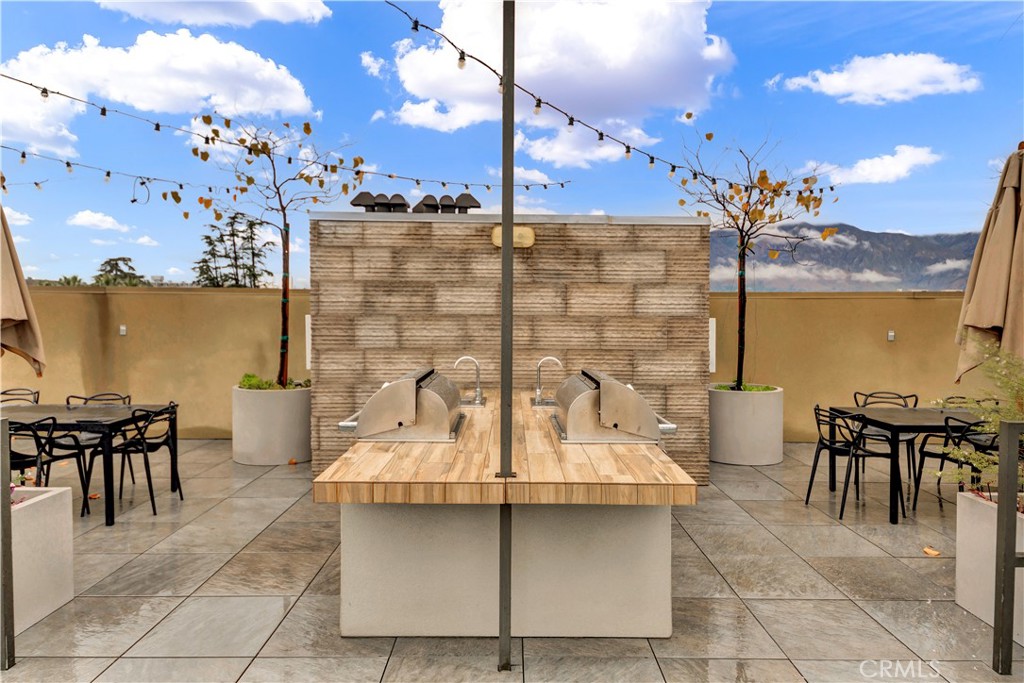 709 E Walnut Street 415