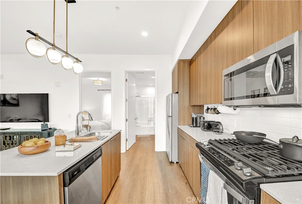 709 E Walnut Street 415