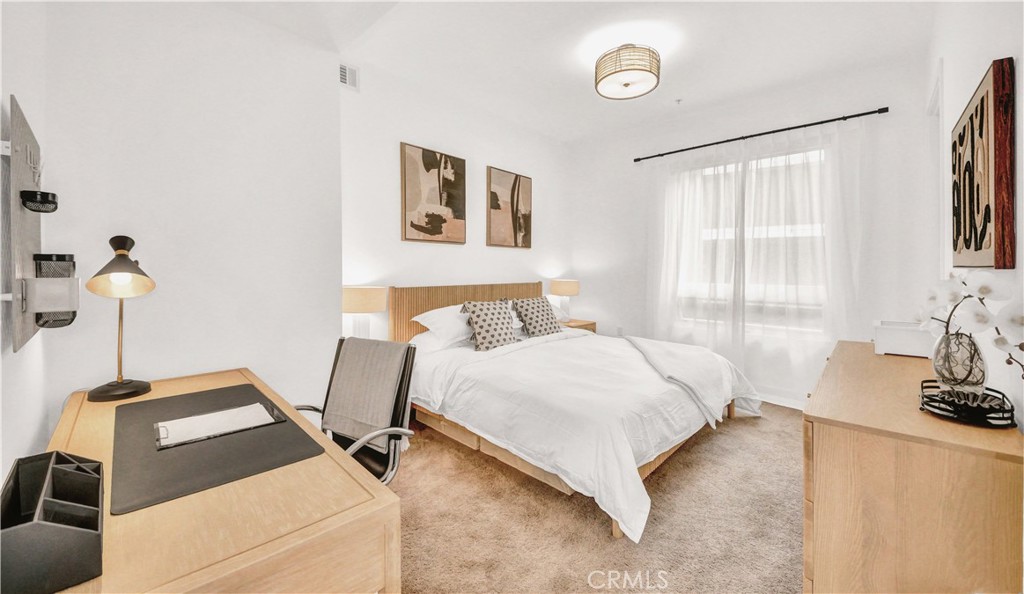709 E Walnut Street 415