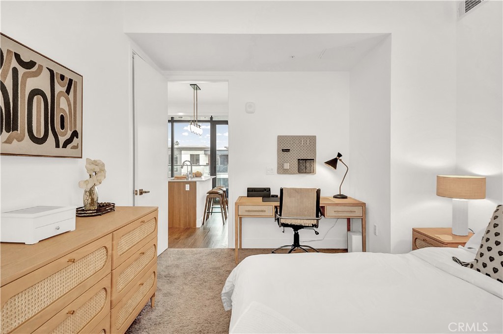 709 E Walnut Street 415