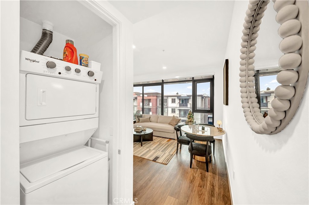 709 E Walnut Street 415