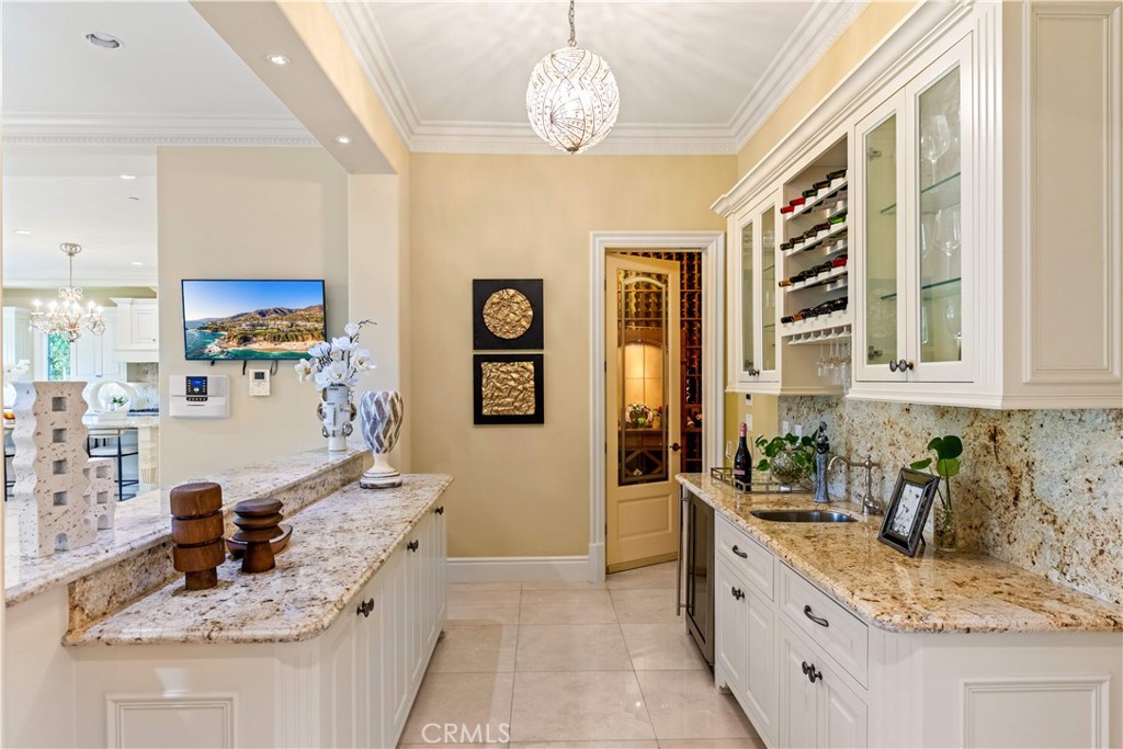 271 W Naomi Avenue