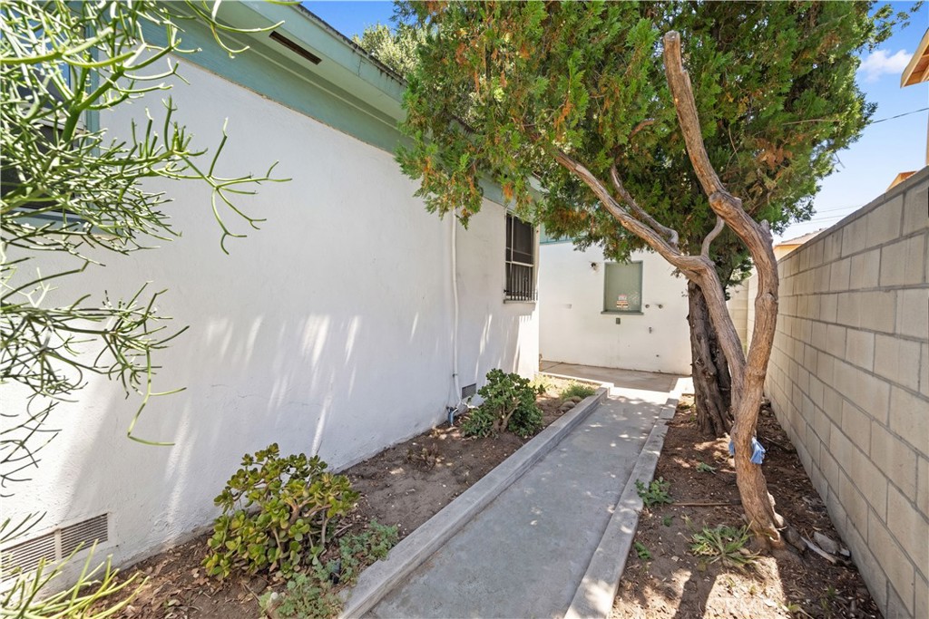 5916 ROSEMEAD BLVD