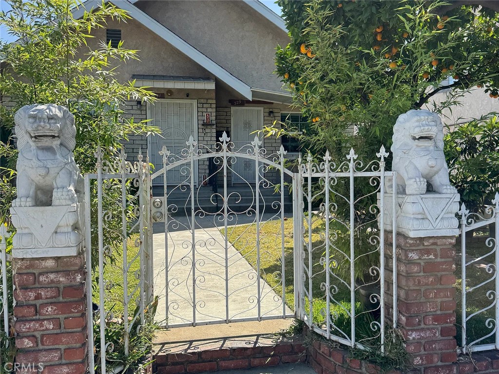 329 S Hidalgo