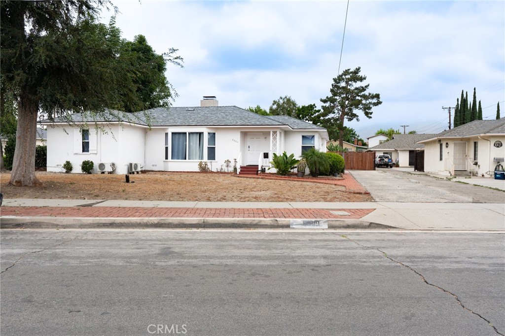 8809 E Fairview
