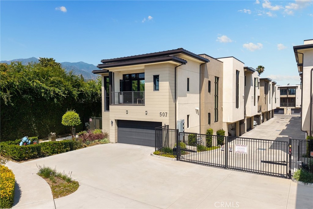 501 N Santa Anita
