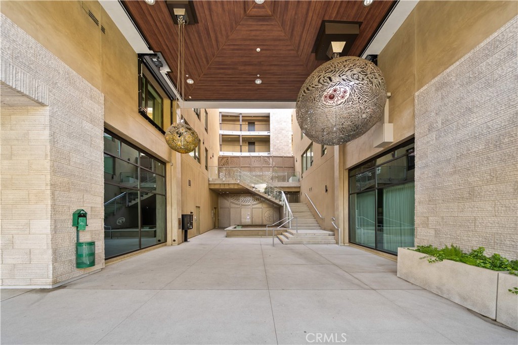 709 E Walnut Street 220