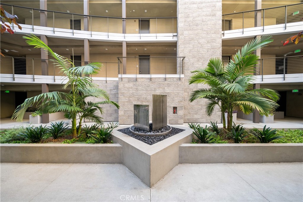 218 N El Molino Avenue 303