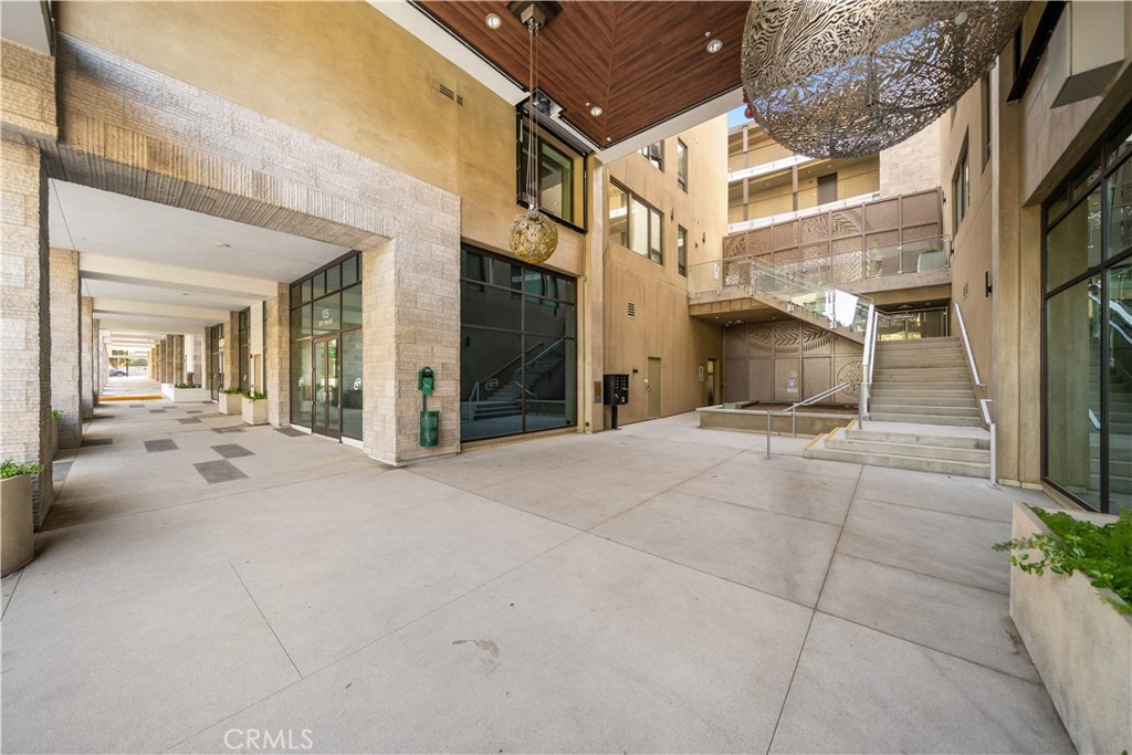218 N El Molino Avenue 303