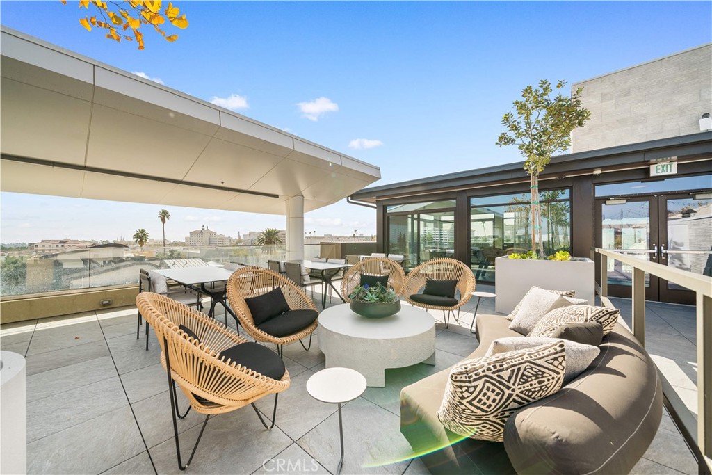 218 N El Molino Avenue 303