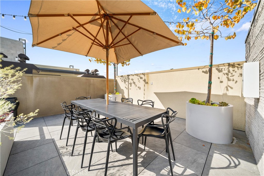 218 N El Molino Avenue 303
