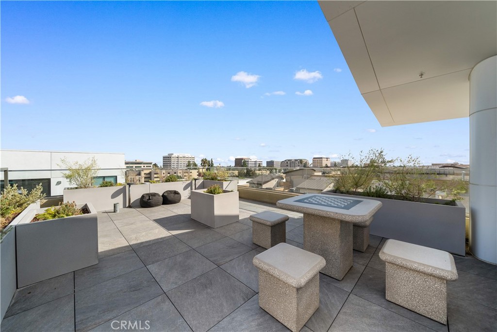 218 N El Molino Avenue 303