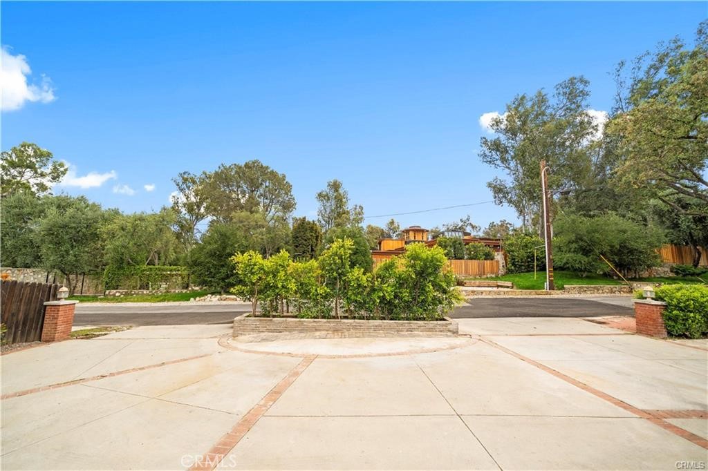 4751 Glen Ivy