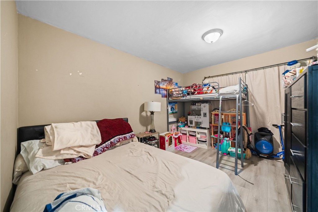 370 N Palomares