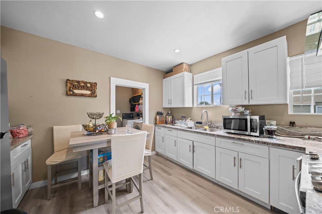 370 N Palomares