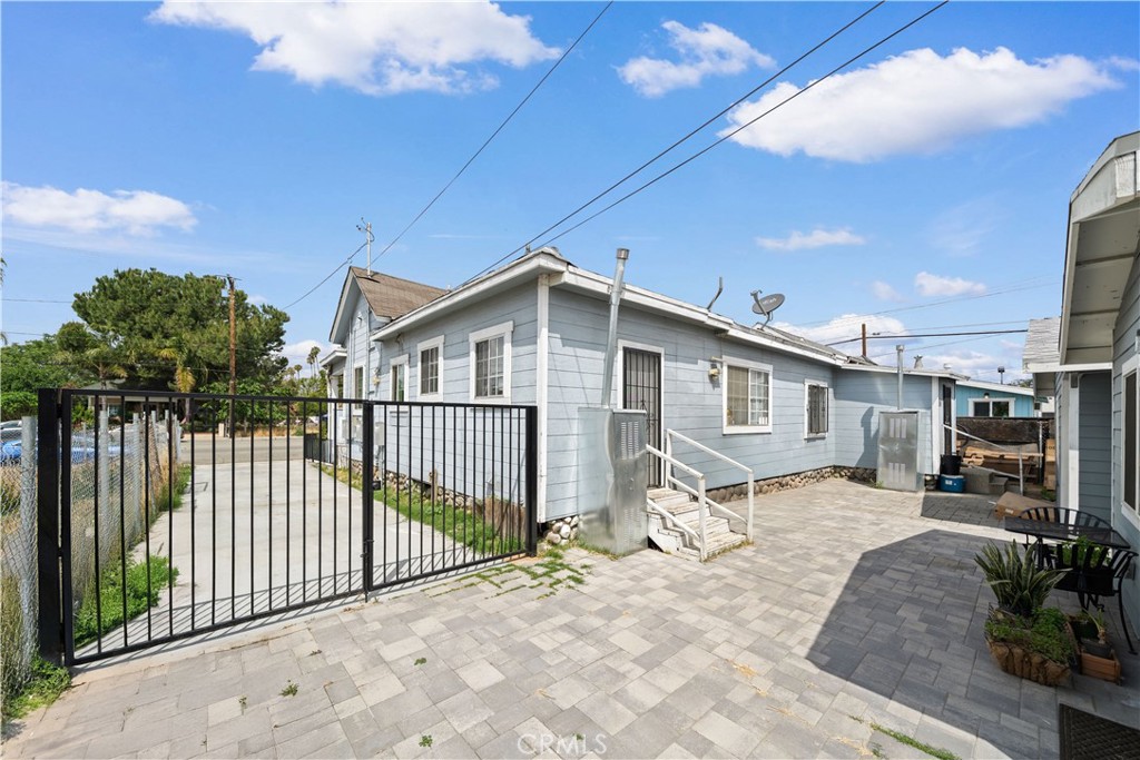 370 N Palomares