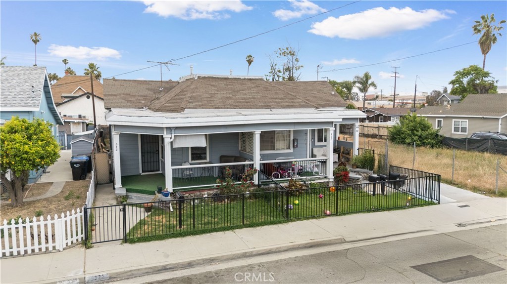 370 N Palomares
