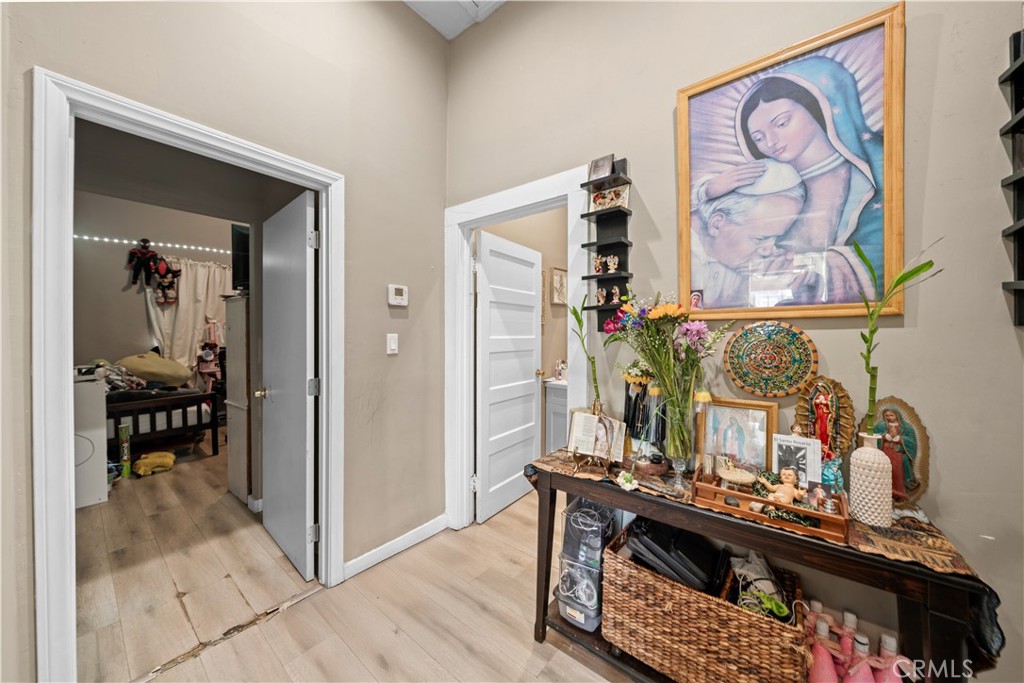 370 N Palomares