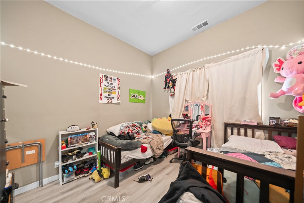370 N Palomares