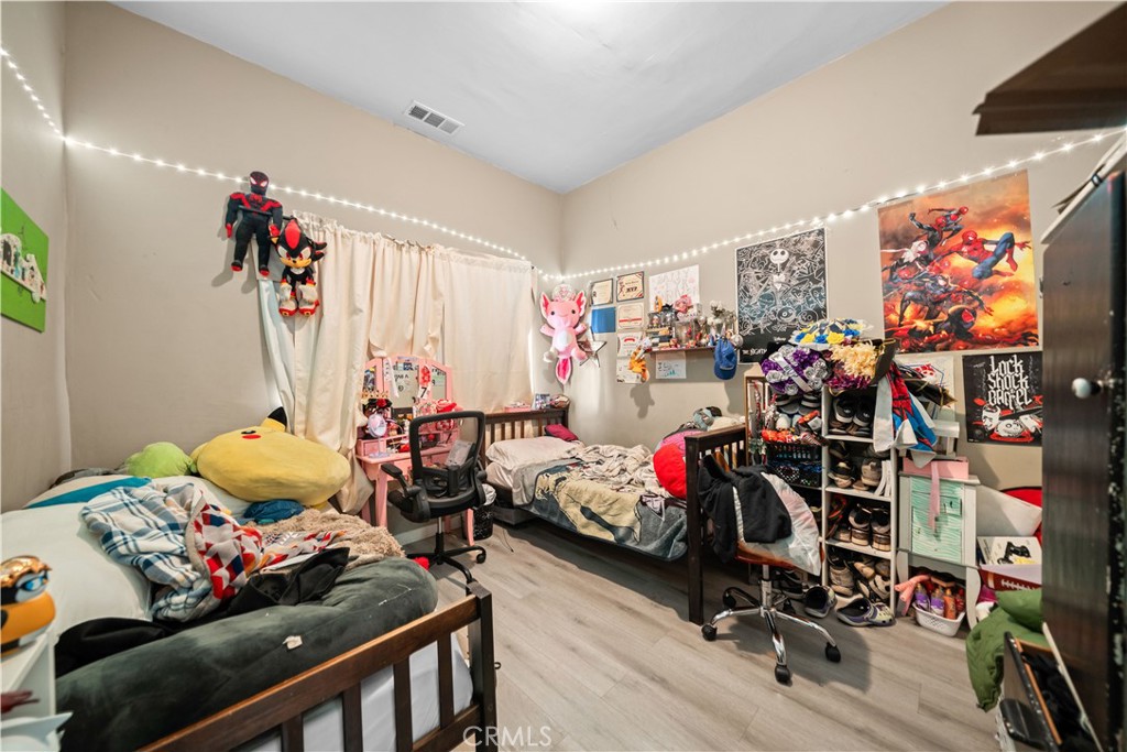 370 N Palomares