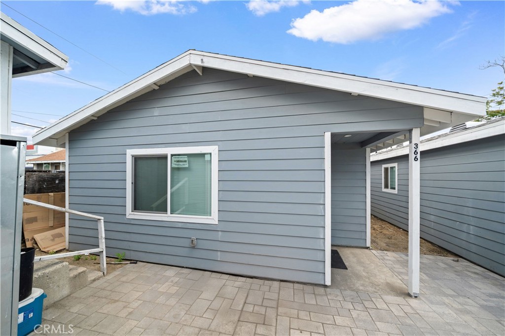 370 N Palomares