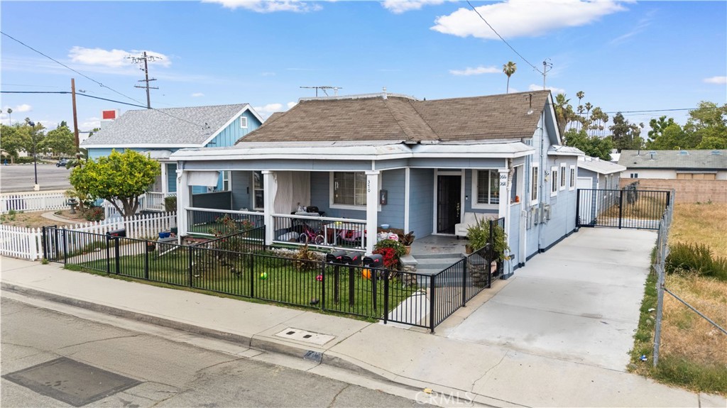 370 N Palomares