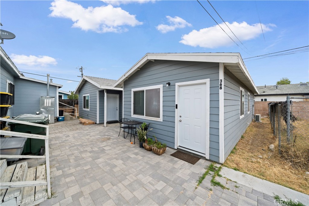 370 N Palomares