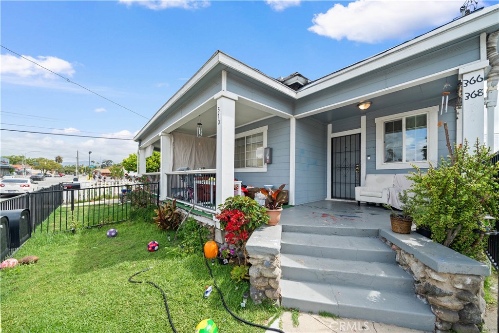 370 N Palomares