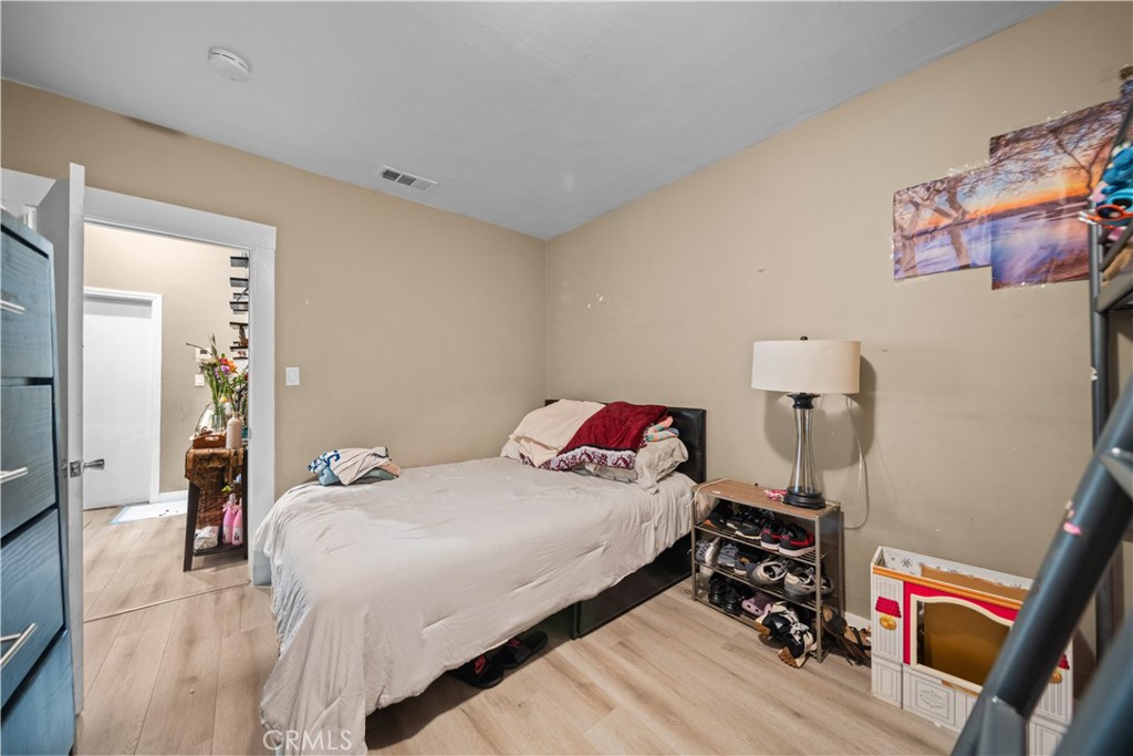 370 N Palomares