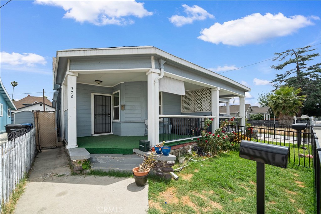 370 N Palomares
