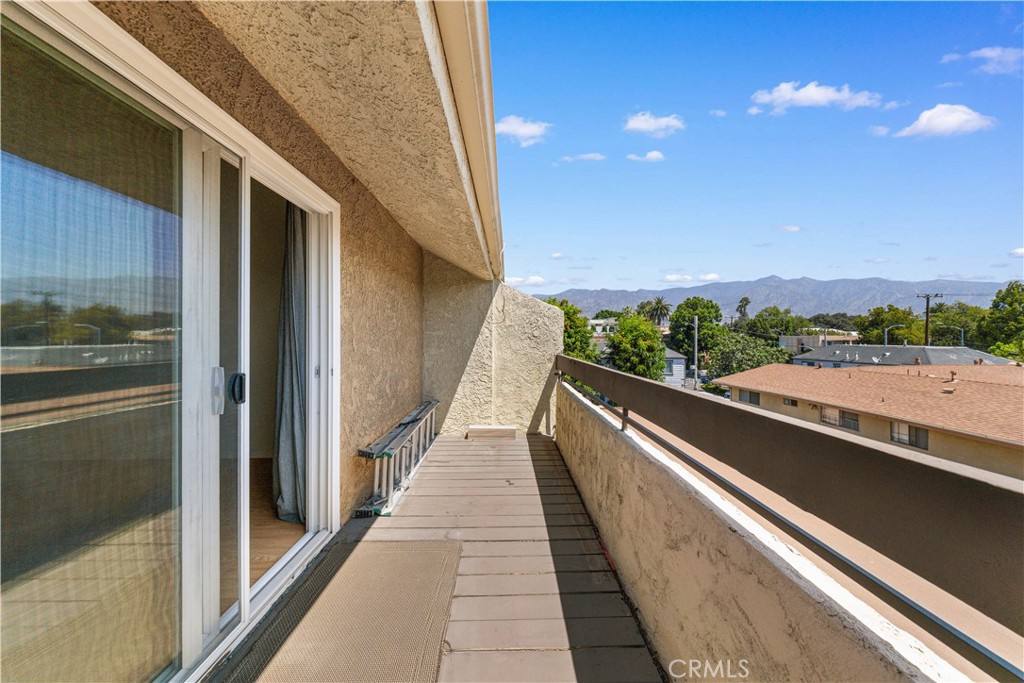 64 N Mar Vista Avenue 327