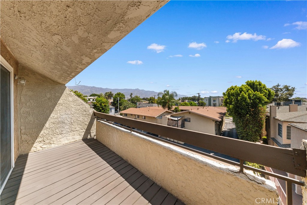 64 N Mar Vista Avenue 327