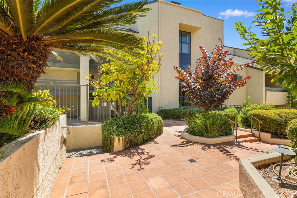 64 N Mar Vista Avenue 327