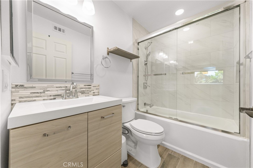 64 N Mar Vista Avenue 327
