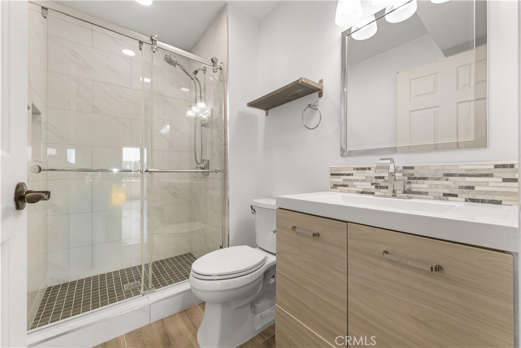 64 N Mar Vista Avenue 327